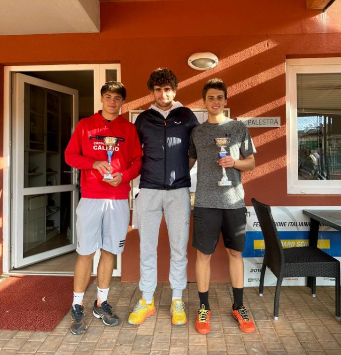 Edoardo Cestarollo (a destra) con il finalista Andrea Boscheri e il maestro del Ct Pergine Lorenzo Schmid